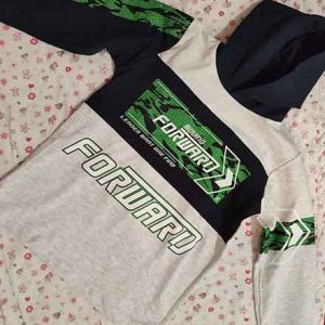 Črno siva jopica z zelenim napisom